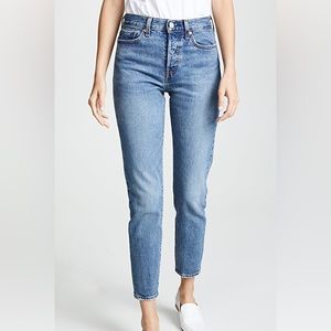 Levi wedgie jeans size 27